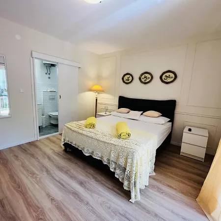 And With Parking Space - 18028 Guest house