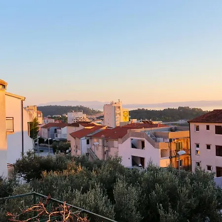 Guest house And With Parking Space - 18028 Makarska